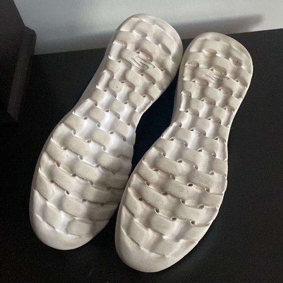 Skechers GoWalk Joy Estatic Sneaker - Picture 6 of 11